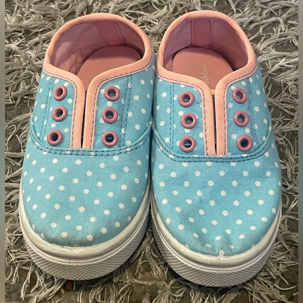 Oomphies Toddler Size 7 Slip on Sneakers Light Blue and white polka dot
